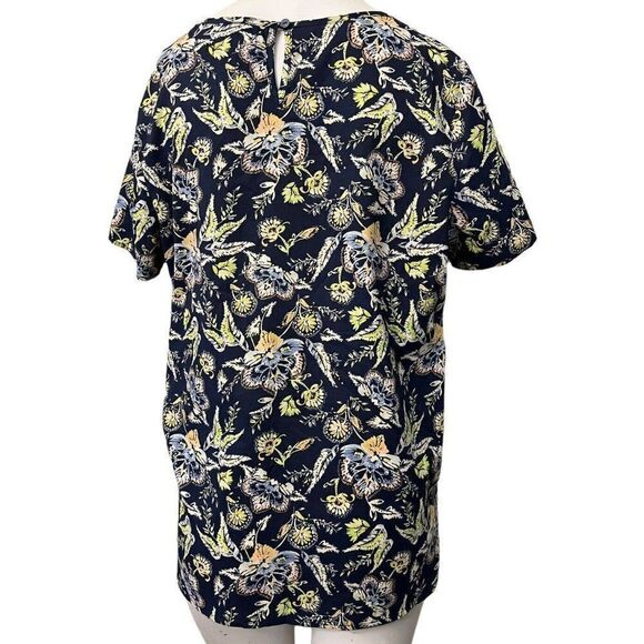 FADED GLORY Women’s Medium Blouse Navy Blue Floral Short Sleeve Keyhole Back New - Picture 3 of 4